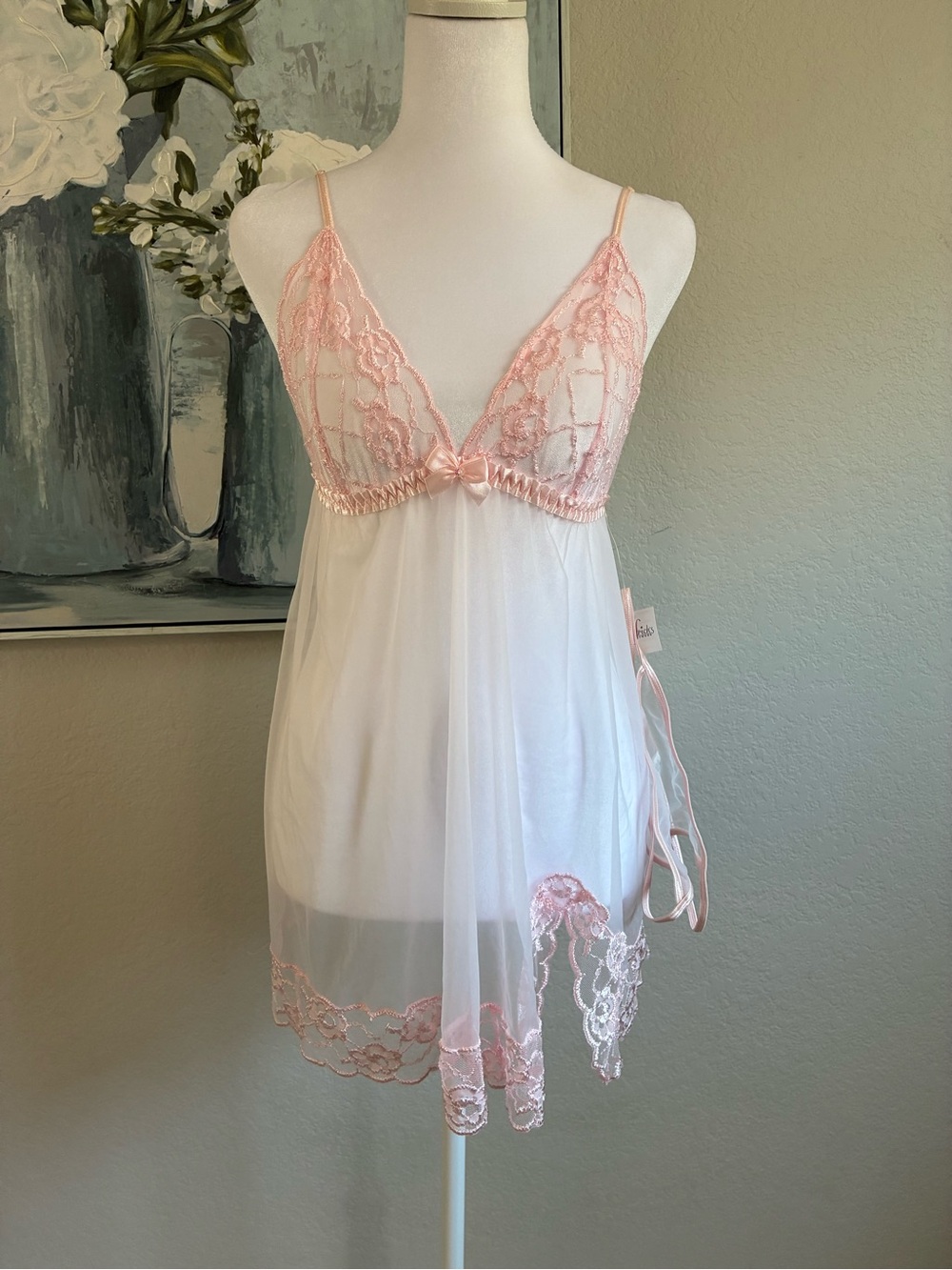 Vintage Frederick’s of Hollywood Delicate Lace Babydoll Chemise - Pink. Medium
